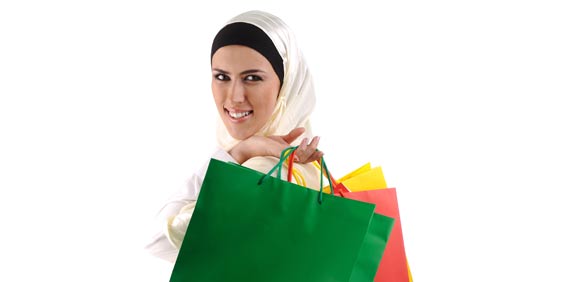 ערבייה עושה קניות / צלם: Zurijeta/Shutterstock.com. א.ס.א.פ קראייטיב